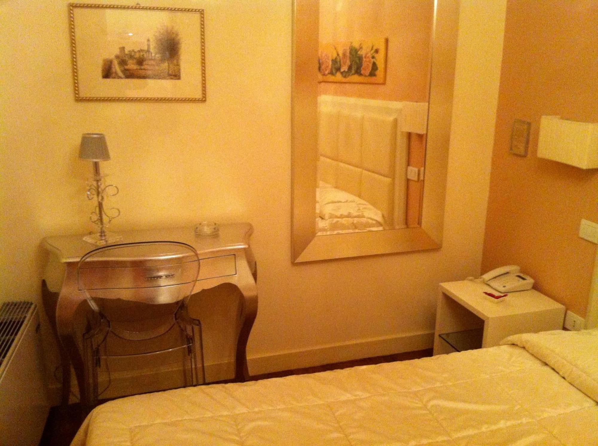 Oro Rosso Hotel Ristorante Montefalco Zewnętrze zdjęcie
